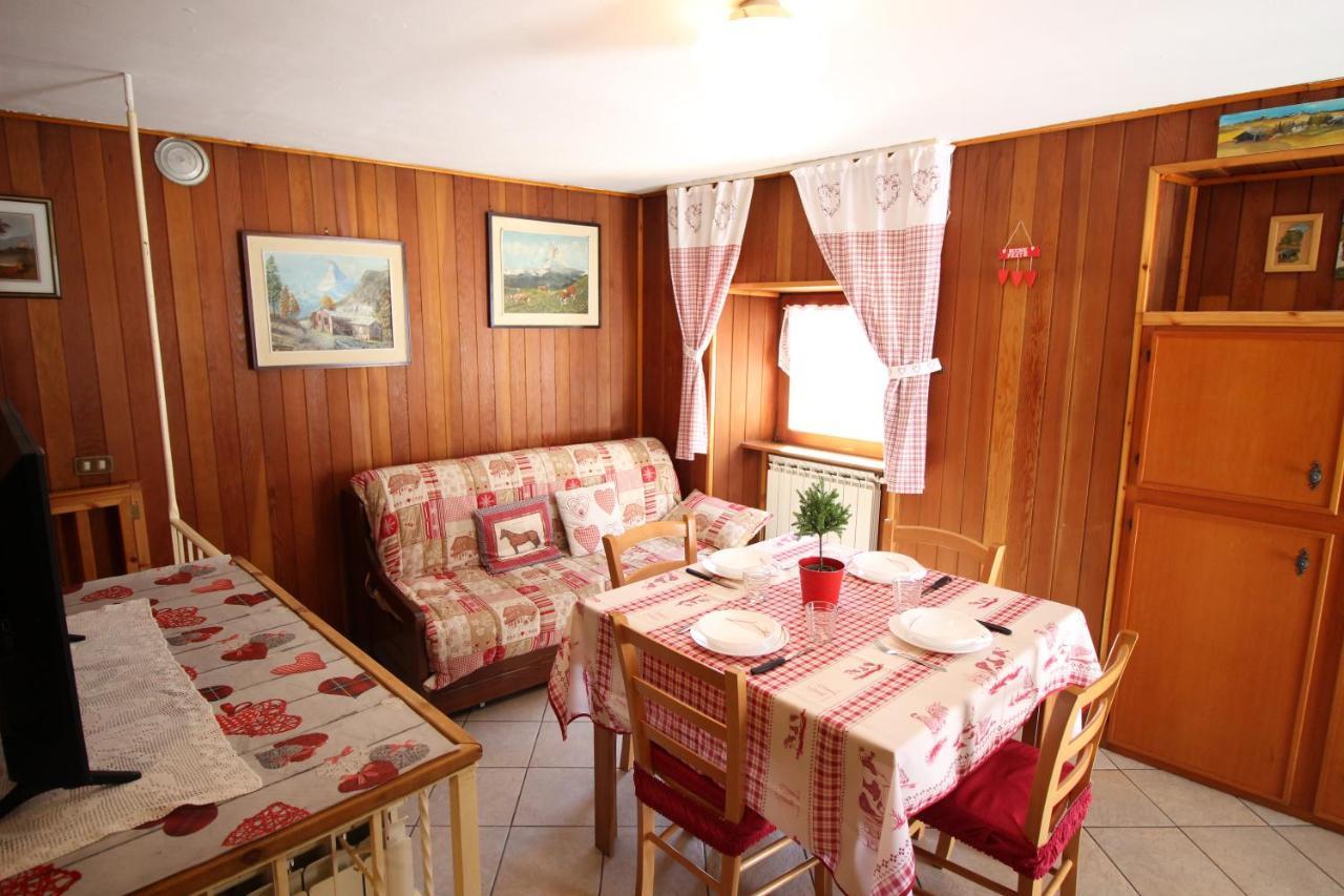 Lo Stambecco Holiday Apartment - Affitti Brevi Italia Brusson Extérieur photo